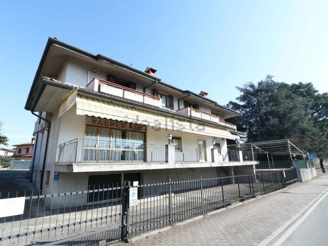 Locale Commerciale in vendita a Brembate, Lombardia