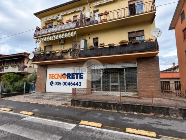 Locale Commerciale in vendita a Brembo, Dalmine