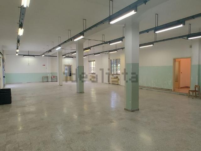 Locale Commerciale in vendita a Parabita, Lecce