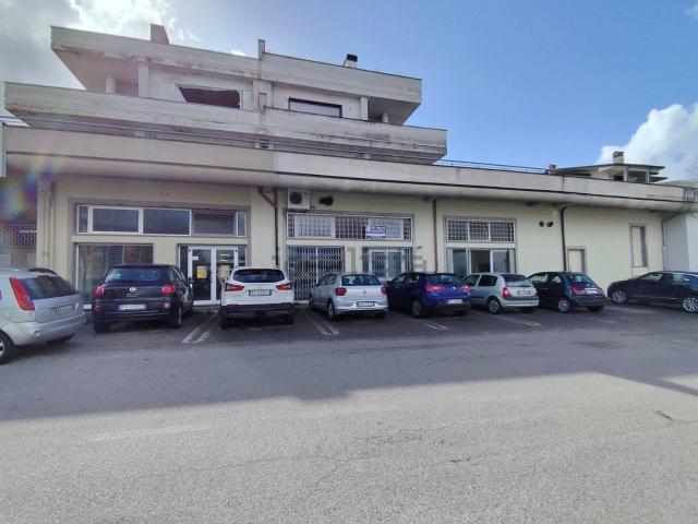Locale Commerciale in vendita a Ceccano, Lazio