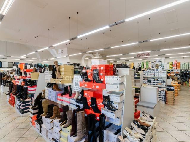 Locale Commerciale in vendita a Puglia, Lecce
