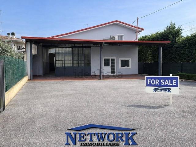 Locale Commerciale in vendita a Desenzano Del Garda, Lombardia