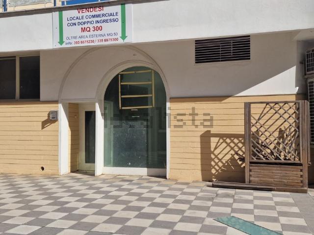 Locale Commerciale in vendita a Puglia, Bari