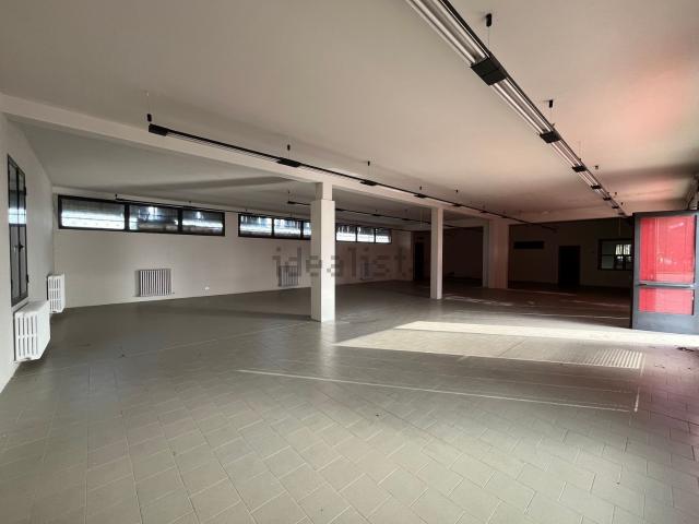 Locale Commerciale in vendita a Unione Comuni Modenesi Area Nord, Mirandola