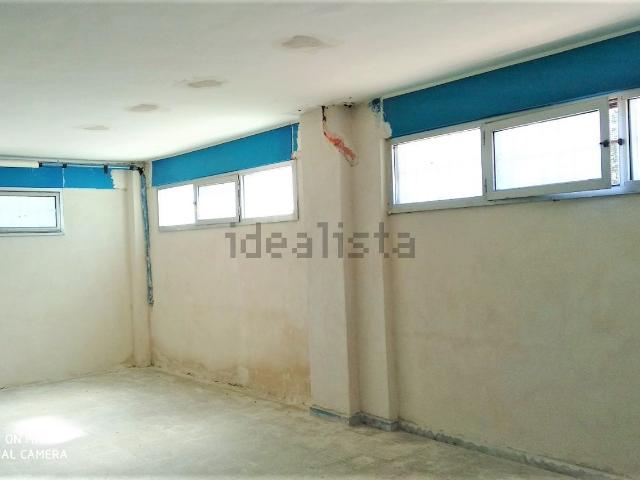 Locale Commerciale in vendita a Mungivacca, Puglia