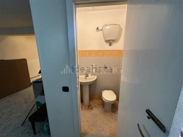 Locale Commerciale in vendita a Municipio 1, Puglia