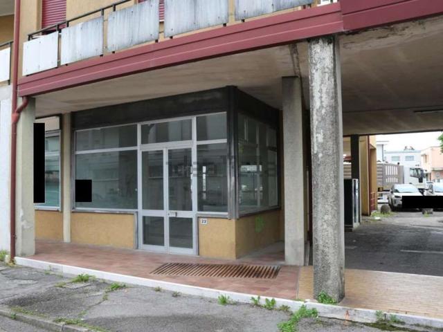 Locale Commerciale in vendita a Susegana, Veneto
