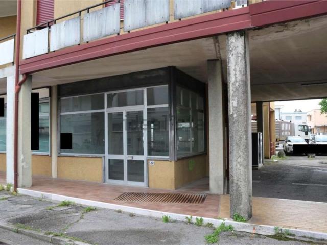 Locale Commerciale in vendita a Susegana, Veneto