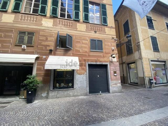 Locale Commerciale in vendita a Piemonte, Alessandria