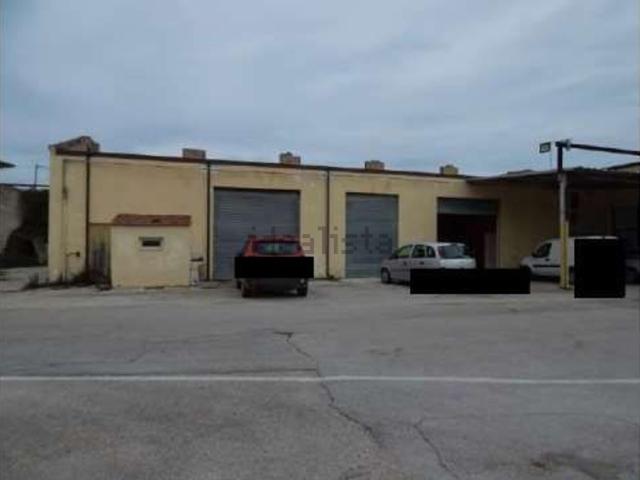 Locale Commerciale in vendita a Francavilla Al Mare, Abruzzo