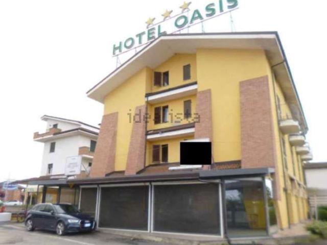 Locale Commerciale in vendita a Piemonte, Cuneo