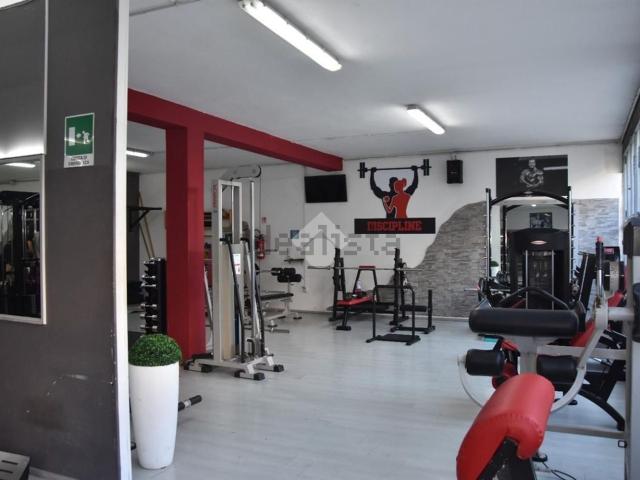 Locale Commerciale in vendita a Puglia, Lecce