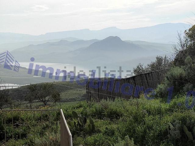Locale Commerciale in vendita a Poggioreale Sicilia, Sicilia