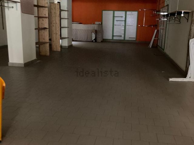 Locale Commerciale in vendita a San Benedetto, Caserta