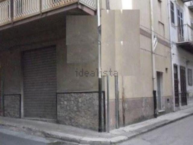 Locale Commerciale in vendita a Carini, Sicilia