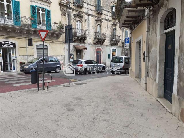 Locale Commerciale in vendita a Modica, Dente