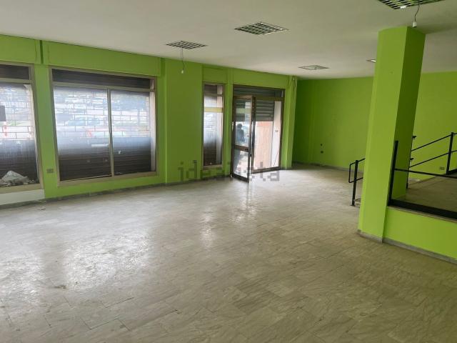 Locale Commerciale in vendita a Vallo Della Lucania, Campania