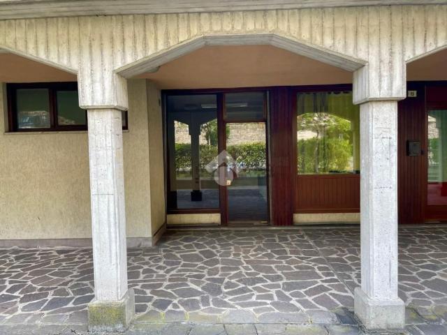 Locale Commerciale in vendita a Comunità montana della valle Camonica, Angolo Terme