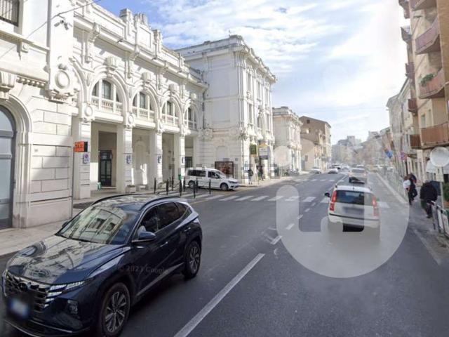Locale Commerciale in vendita a Marche, Ancona
