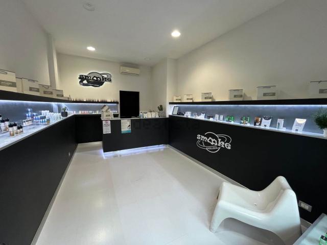 Locale Commerciale in vendita a Piacenza, Reggio Emilia