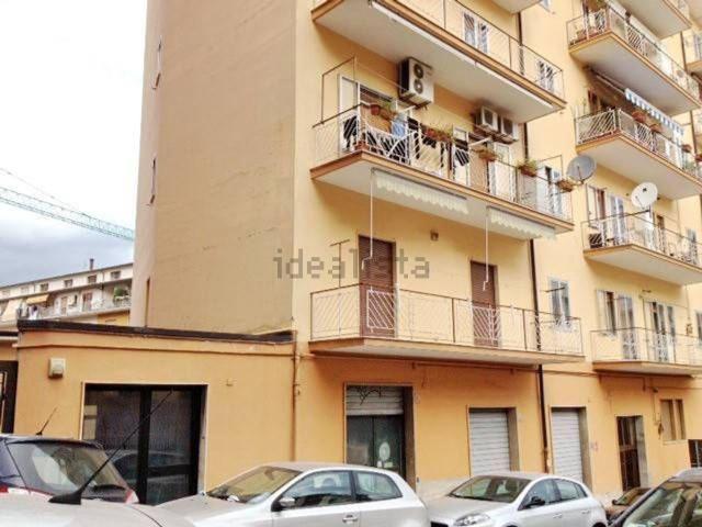 Locale Commerciale in vendita a Santa Maria delle Grazie, Avellino