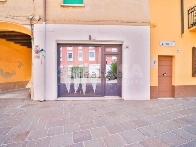 Locale Commerciale in vendita a Senaghino, Senago