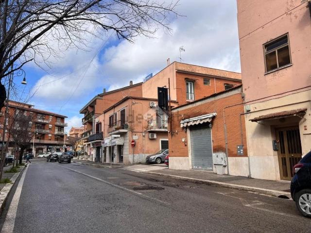 Locale Commerciale in vendita a Ville di Nemi, Roma Capitale