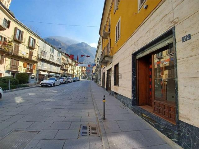 Locale Commerciale in vendita a Pont Saint Martin, Aosta