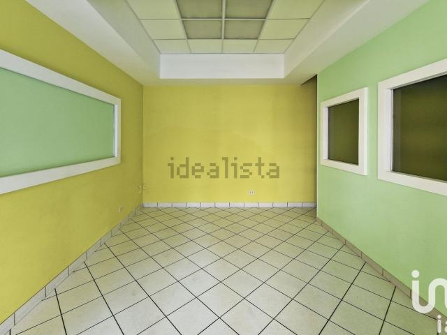 Locale Commerciale in vendita a Marche, Fermo
