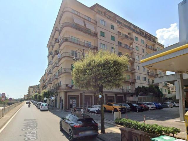 Locale Commerciale in vendita a Rotolo, Cava De' Tirreni