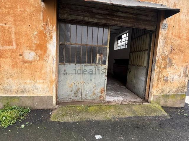 Locale Commerciale in vendita a Robbio, Lombardia