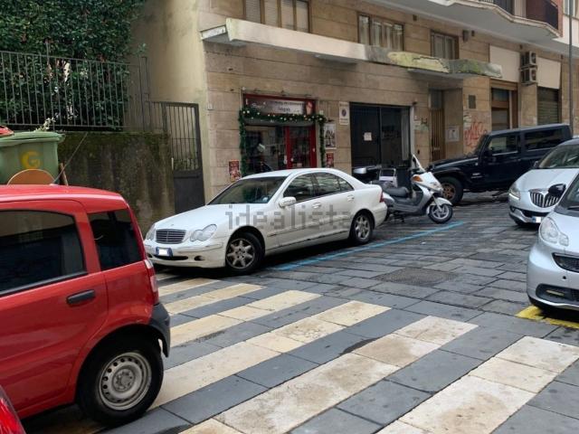 Locale Commerciale in vendita a Partenio, Avellino
