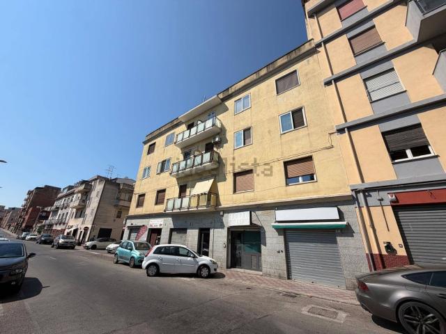 Locale Commerciale in vendita a Sant'Avendrace-Santa Gilla, Cagliari