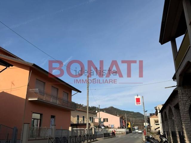 Locale Commerciale in vendita a Follo, Liguria