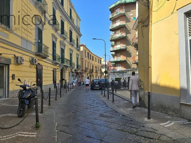 Locale Commerciale in vendita a Portici, Campania