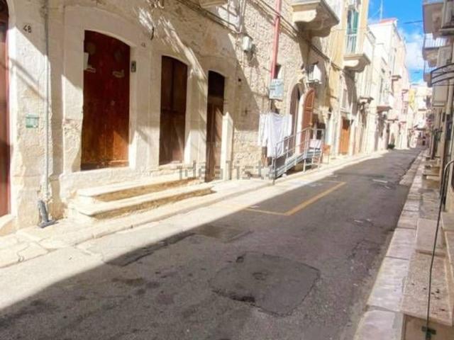 Locale Commerciale in vendita a Puglia, Bari