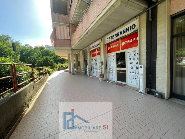 Locale Commerciale in vendita a Ponticelli, Benevento