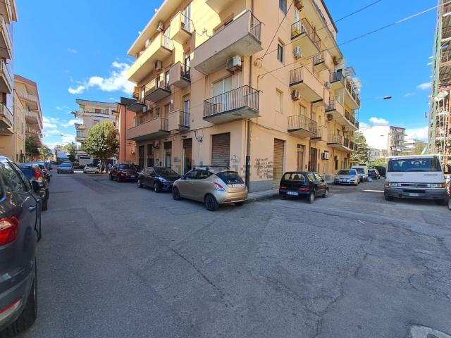 Locale Commerciale in vendita a Calabria, Catanzaro