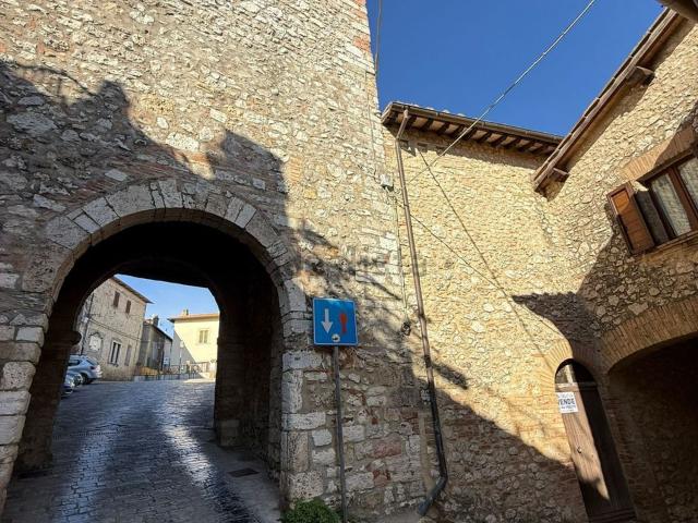 Locale Commerciale in vendita a Narni, Umbria