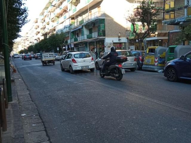 Locale Commerciale in vendita a Camaldoli, Campania