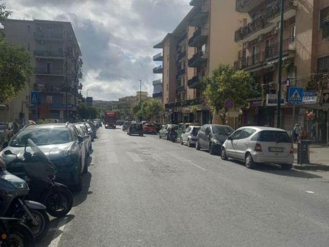 Locale Commerciale in vendita a Camaldoli, Campania