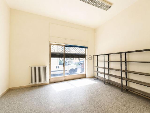 Locale Commerciale in vendita a Piemonte, Alessandria