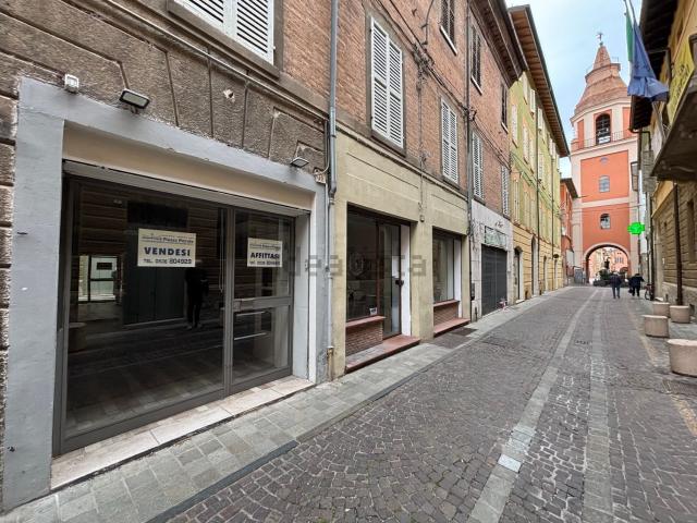 Locale Commerciale in vendita a Unione dei comuni del Distretto Ceramico, Sassuolo