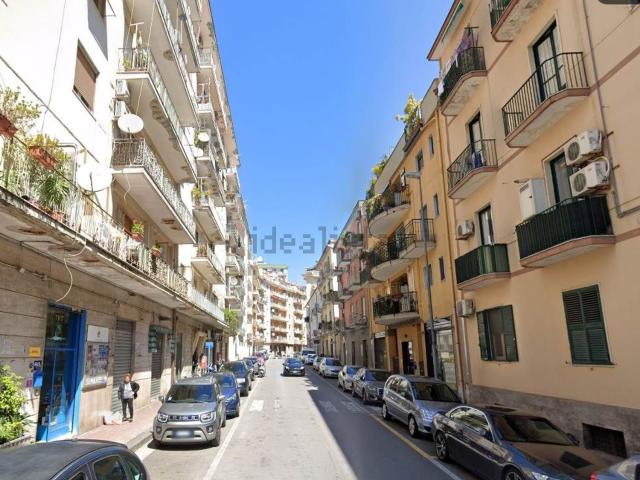 Locale Commerciale in vendita a Salerno, Campania