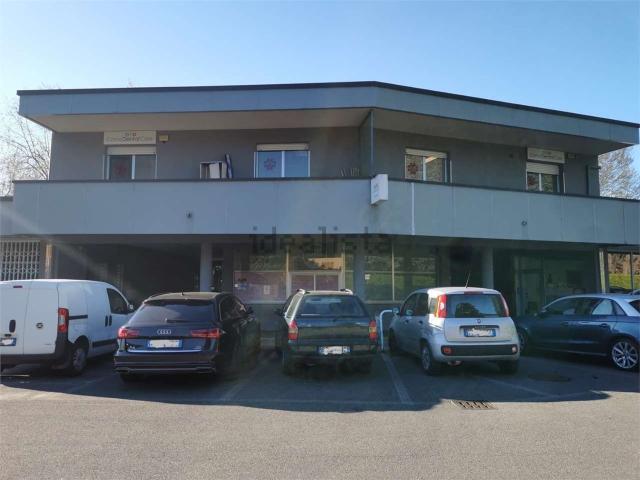 Locale Commerciale in vendita a Como, Lombardia