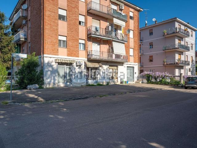 Locale Commerciale in vendita a Mancasale, Re