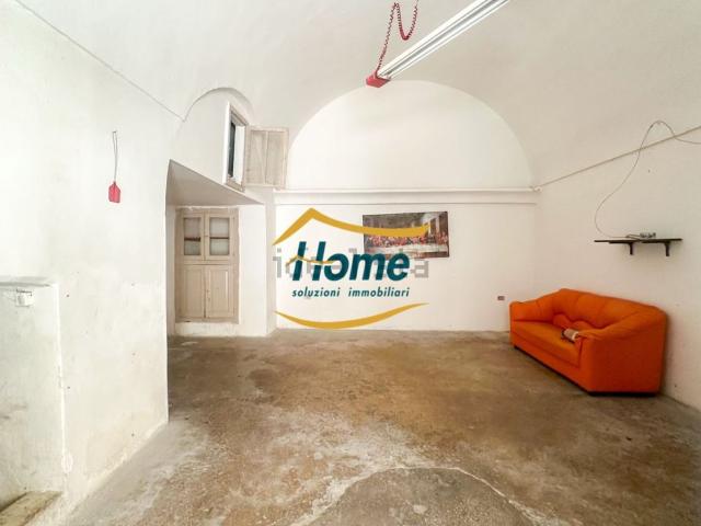 Locale Commerciale in vendita a Puglia, Bari