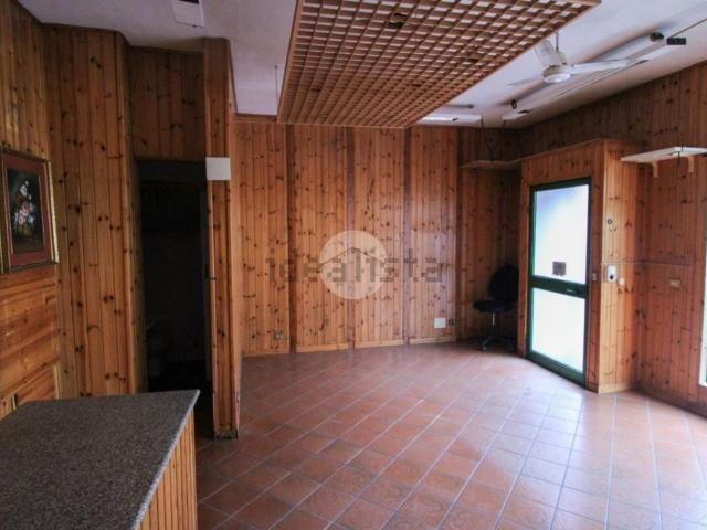 Locale Commerciale in vendita a Trescore Cremasco, Lombardia