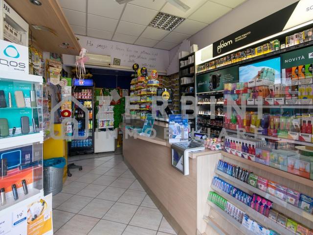Locale Commerciale in vendita a Palazzo Del Pero, Toscana