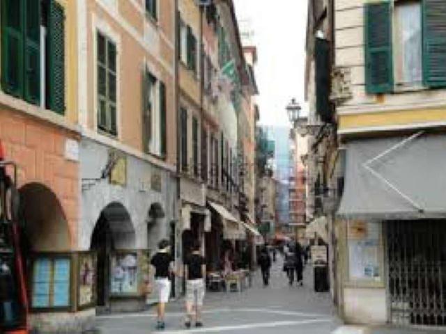 Locale Commerciale in vendita a San Michele di Pagana, Rapallo